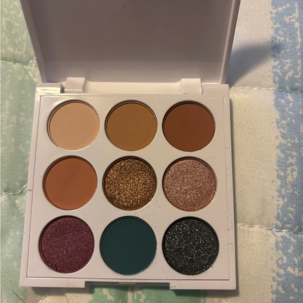 Eyeshadow Palette with Gold, Purple, and Green Shades